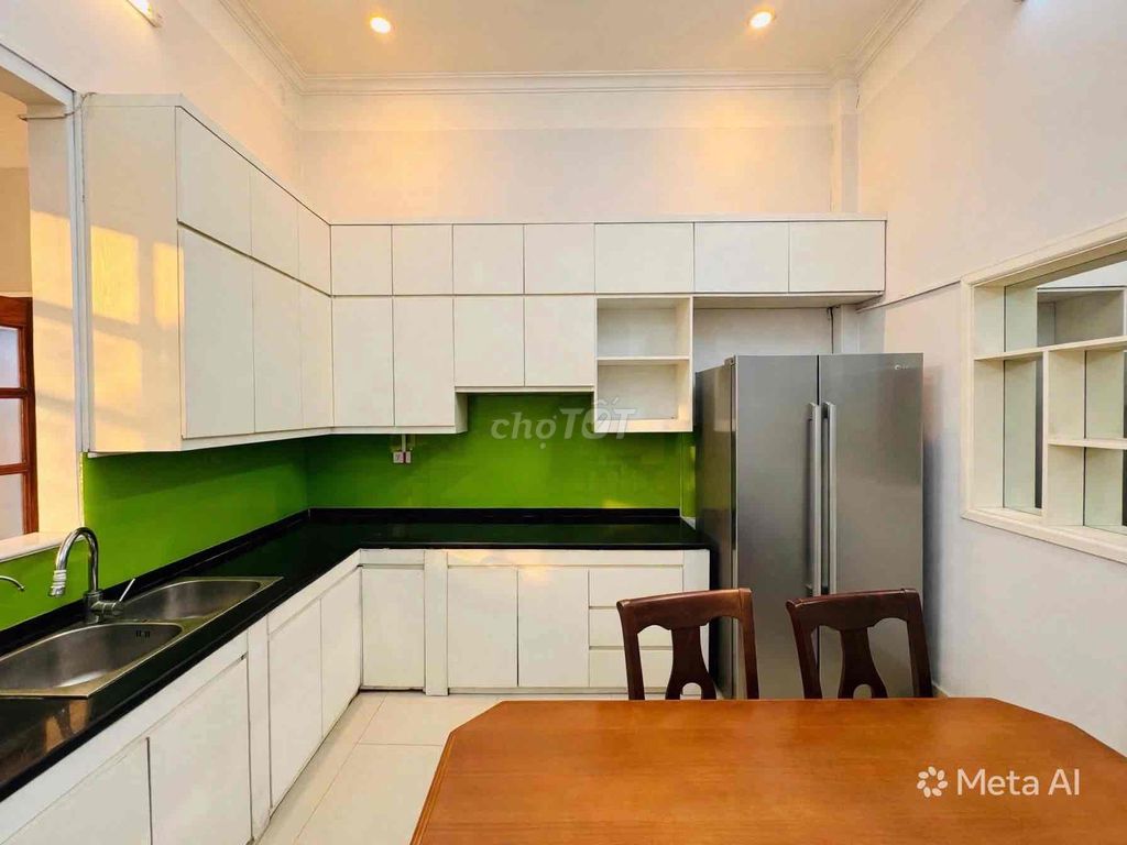 Three floors to his own house, 50 M2 full of four bedrooms right on the street of 15 million wages.