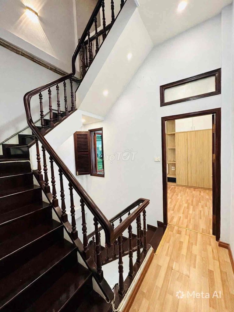 Three floors to his own house, 50 M2 full of four bedrooms right on the street of 15 million wages.