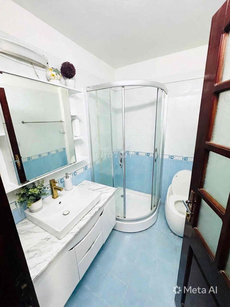Three floors to his own house, 50 M2 full of four bedrooms right on the street of 15 million wages.