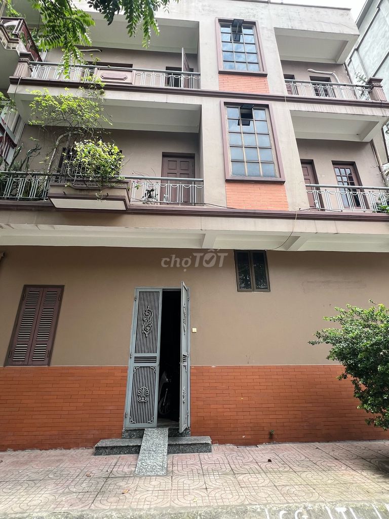Phương Liệt Street is rented as an office.