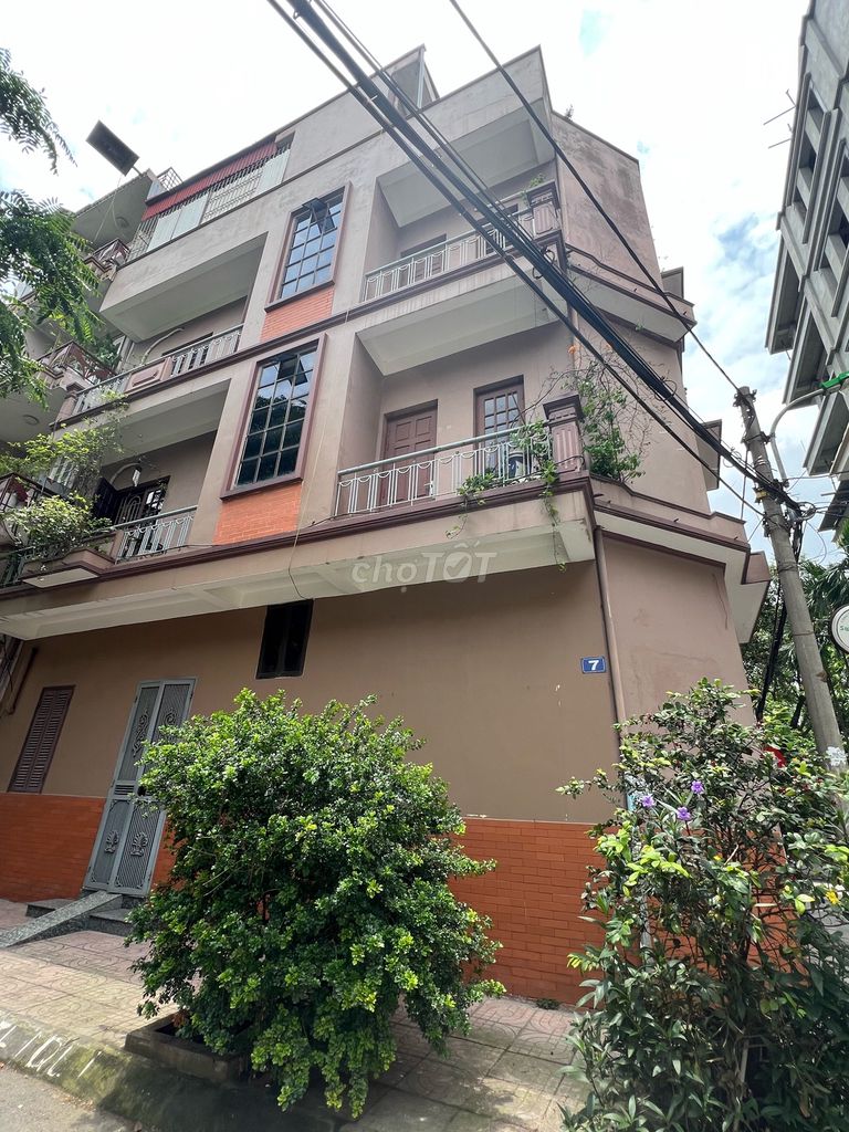 Phương Liệt Street is rented as an office.