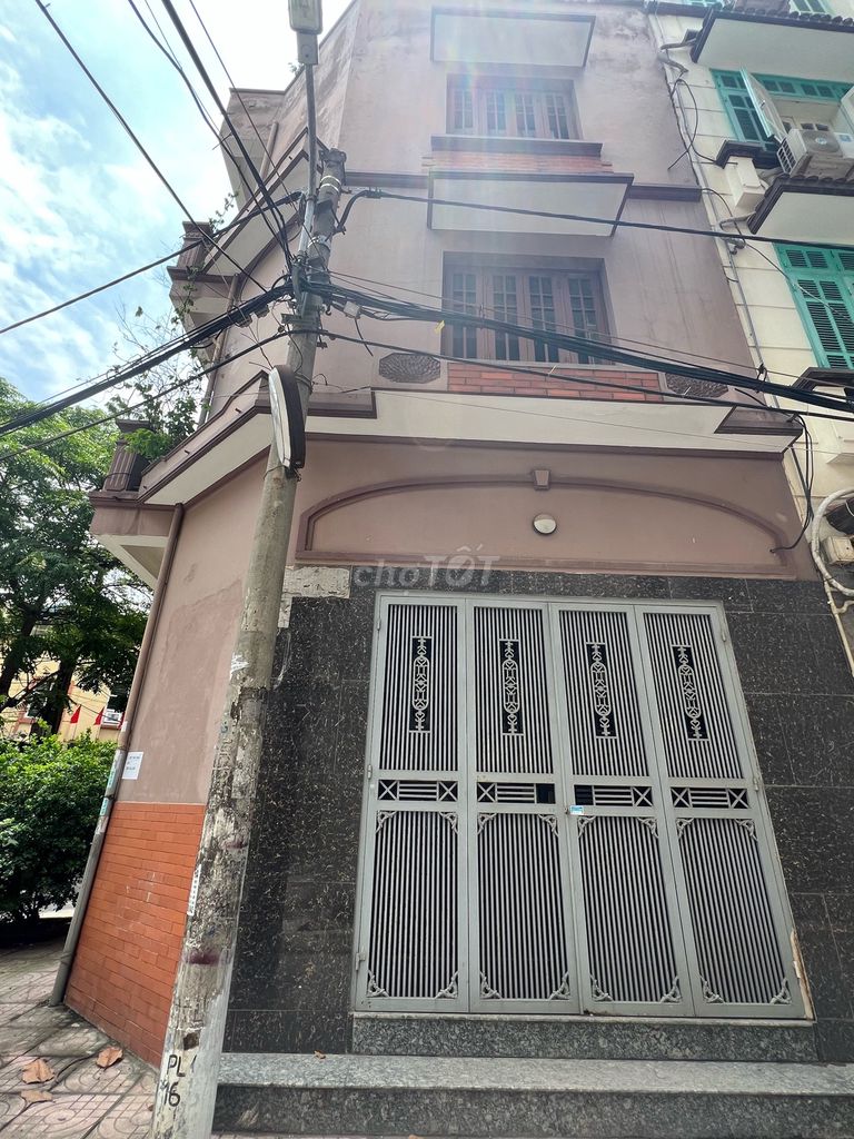 Phương Liệt Street is rented as an office.