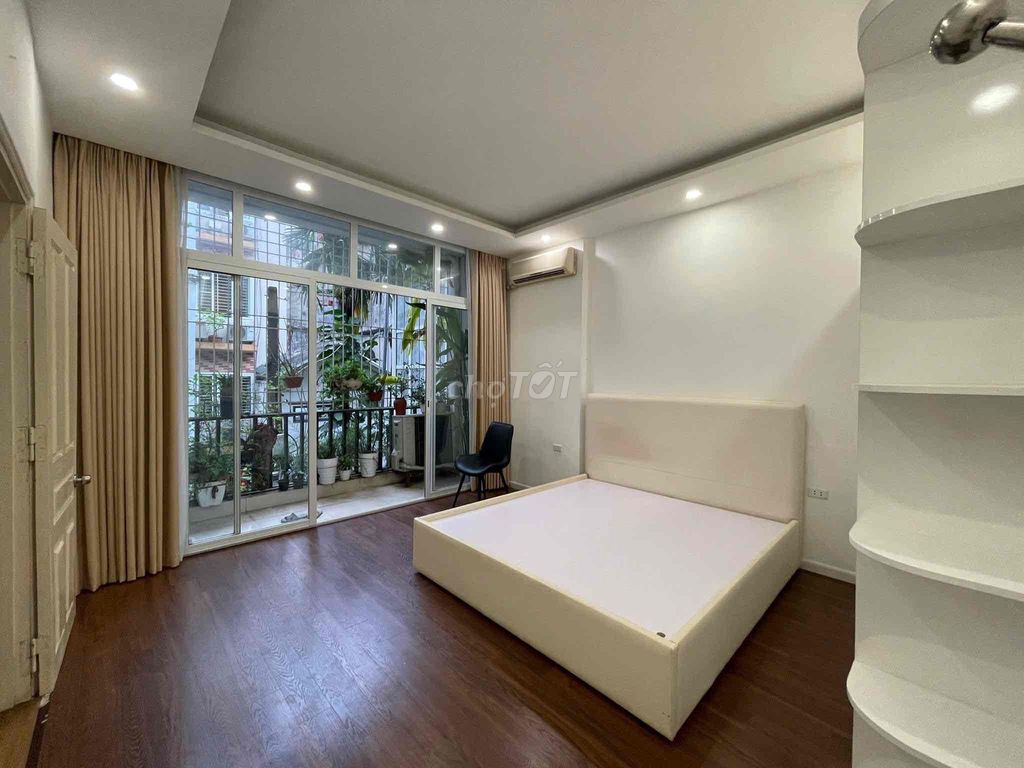 Rent Hoàng Cầum 50 meters next to Cultural University 50 meters x 4 floors, only 18 million a month.