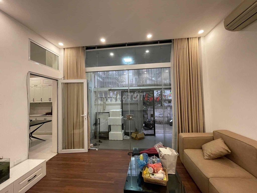 Rent Hoàng Cầum 50 meters next to Cultural University 50 meters x 4 floors, only 18 million a month.