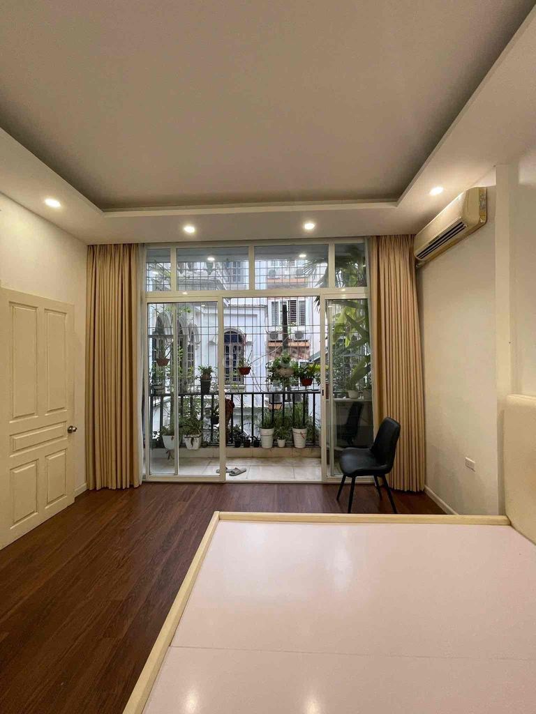 Rent Hoàng Cầum 50 meters next to Cultural University 50 meters x 4 floors, only 18 million a month.