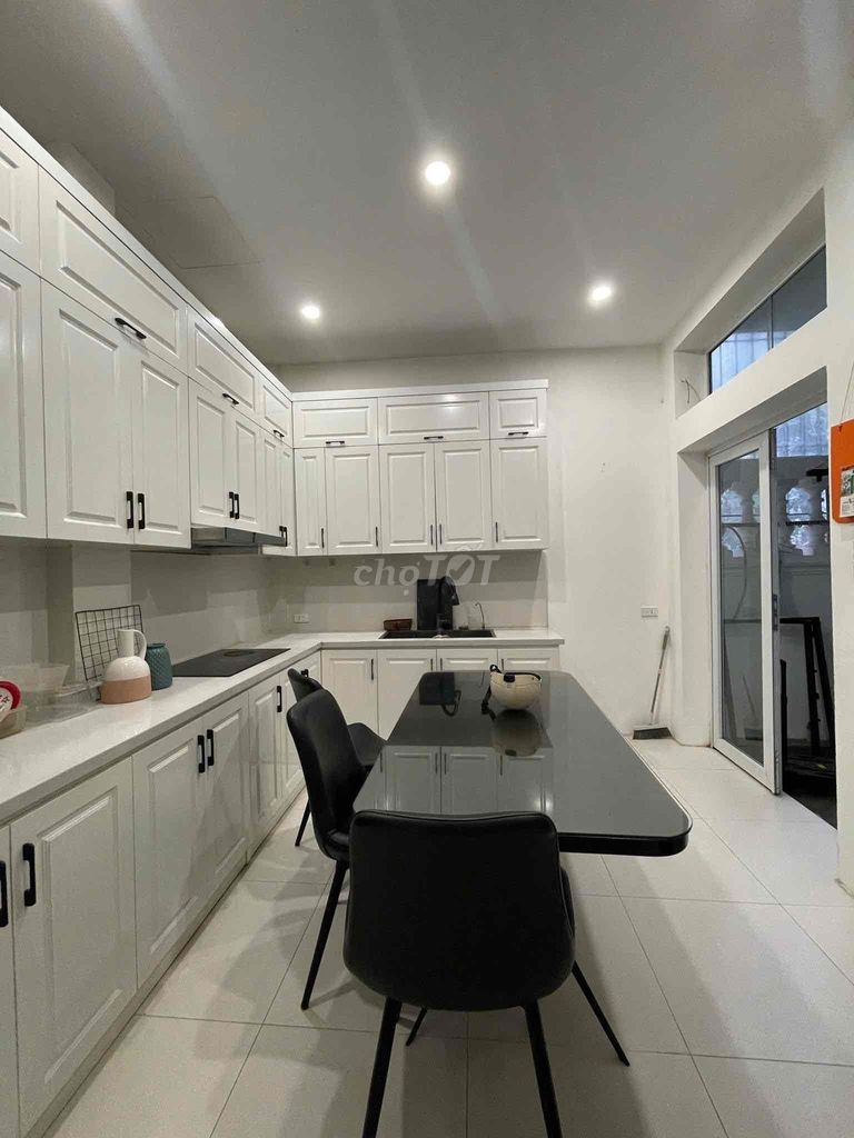 Rent Hoàng Cầum 50 meters next to Cultural University 50 meters x 4 floors, only 18 million a month.
