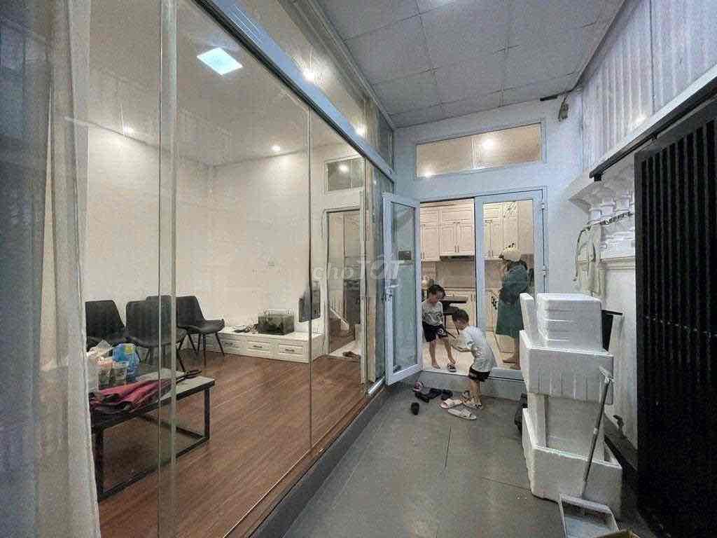 Rent Hoàng Cầum 50 meters next to Cultural University 50 meters x 4 floors, only 18 million a month.