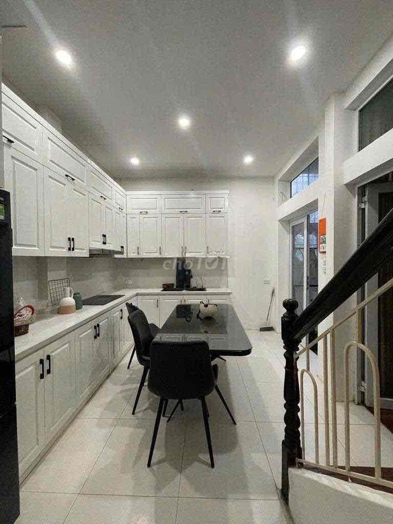 Rent Hoàng Cầum 50 meters next to Cultural University 50 meters x 4 floors, only 18 million a month.