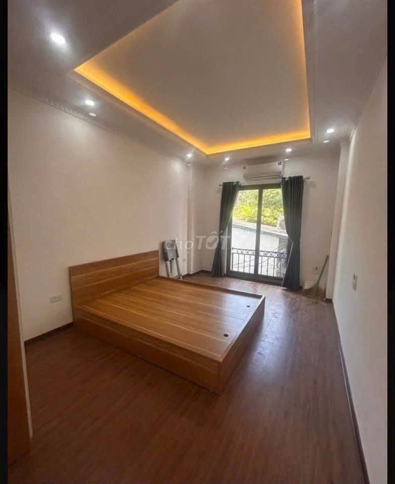 Rent the entire Western Teahouse, 30 meters, 5 stories, full interior.