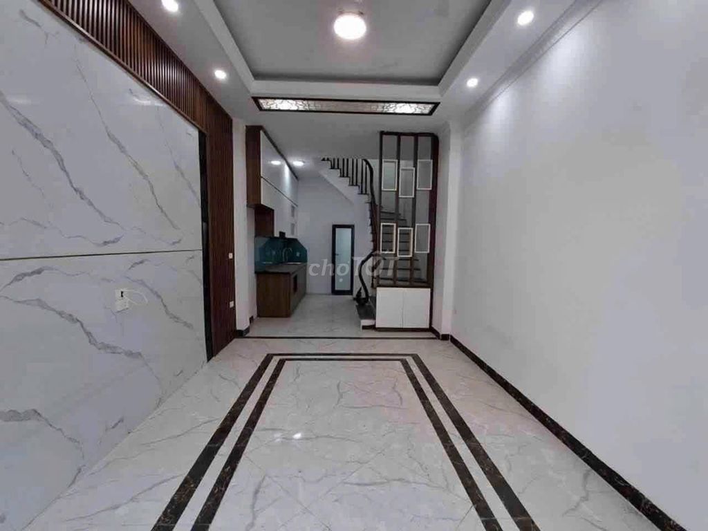 Rent the entire Western Teahouse, 30 meters, 5 stories, full interior.