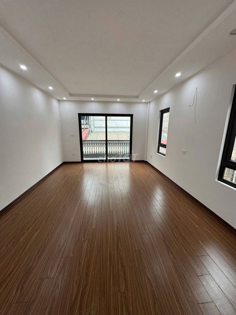 Rent the entire 5-story brand new house, Ngọc Hồi, Thanh Trì.