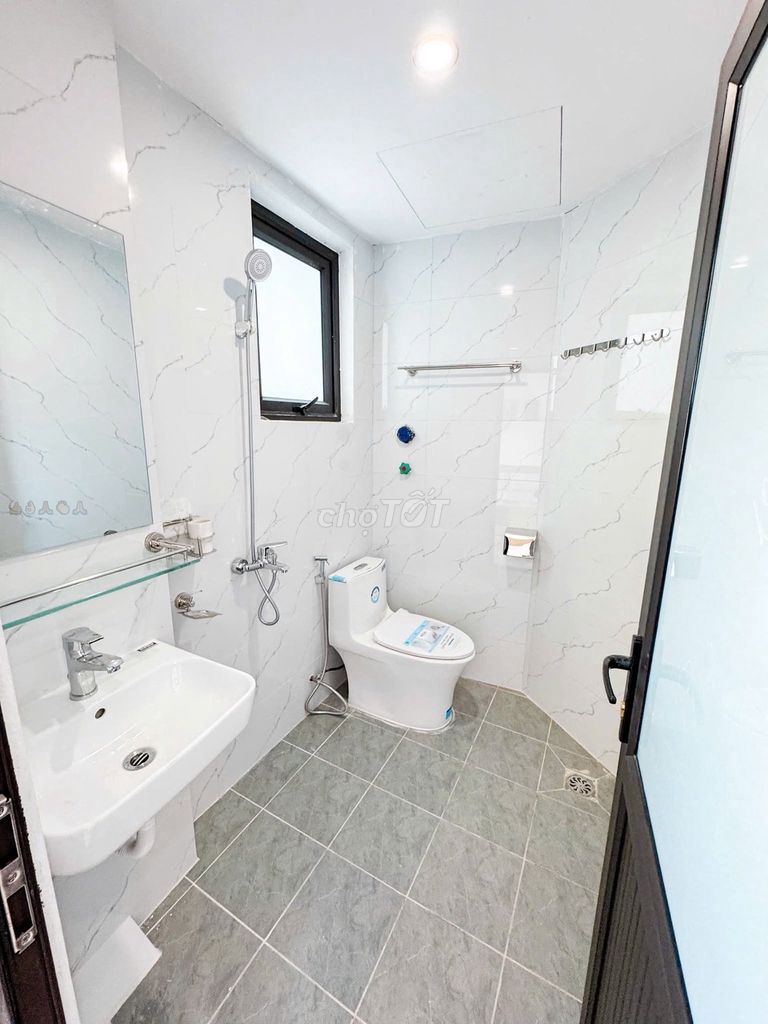 Renting 78 Võ Chí Công, newly built, with elevators.