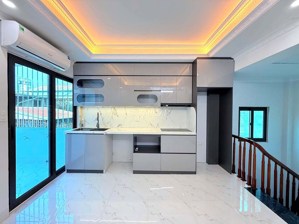 Rent a five-story street with elevators, full interior Hoàng Mai