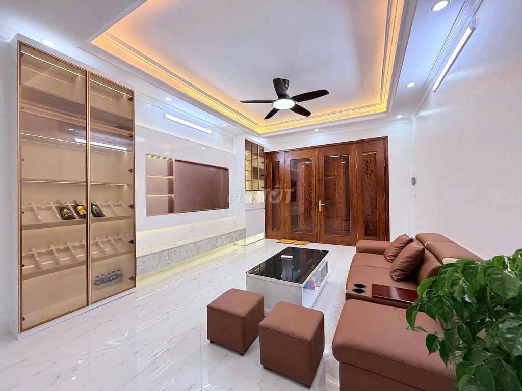 Rent a five-story street with elevators, full interior Hoàng Mai