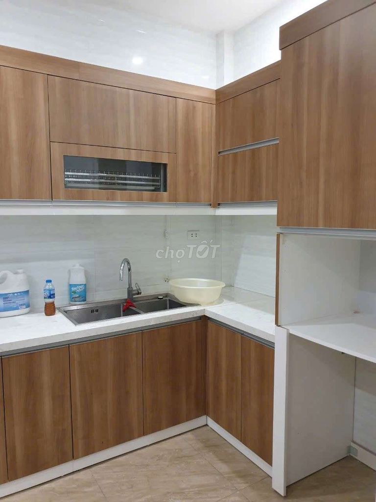 Rent a house in Hoa Bằng. area. 70 meters 2 * 3.5 floors. gate field