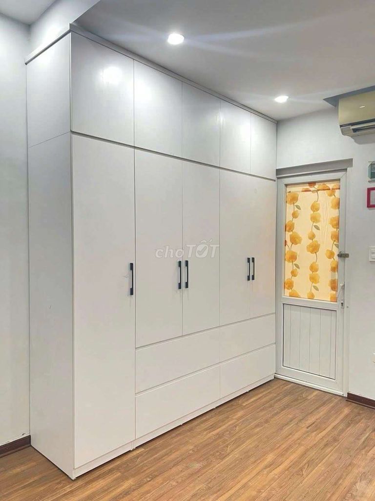 Rent Hoàng Hoa Thám 50 meters, 3 bedrooms, alleys, everything, 11.3 million.