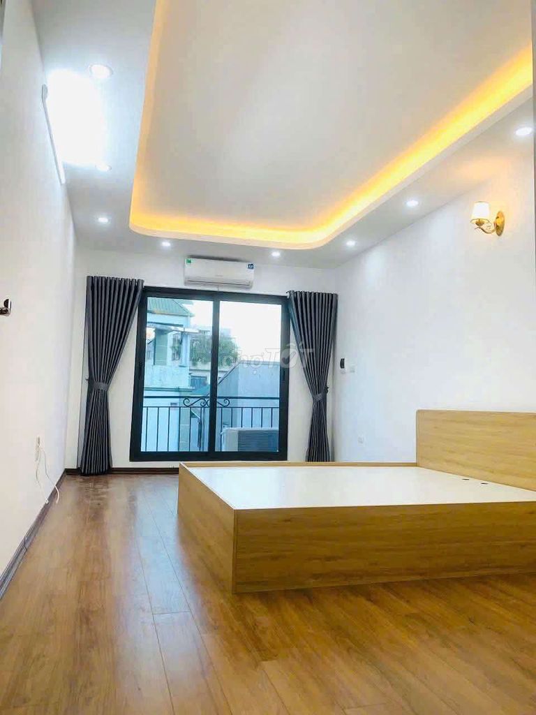 Bát Khối - Cự Khối 017 new five-story, three bedrooms, parking car - only 8 million!