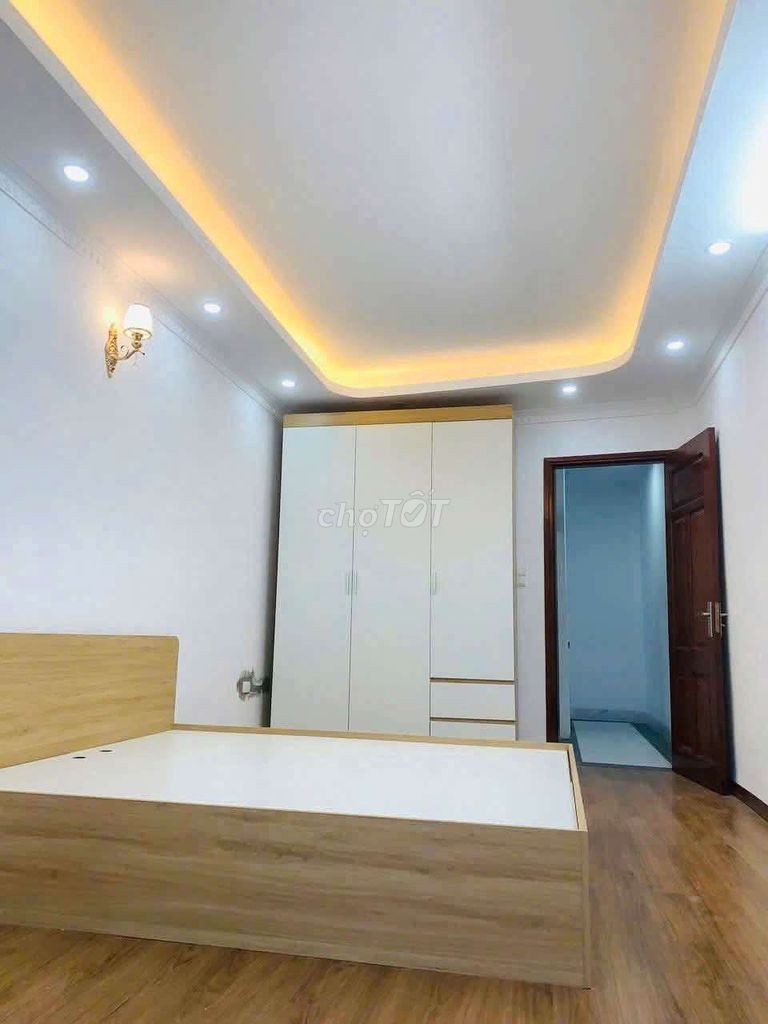 Bát Khối - Cự Khối 017 new five-story, three bedrooms, parking car - only 8 million!