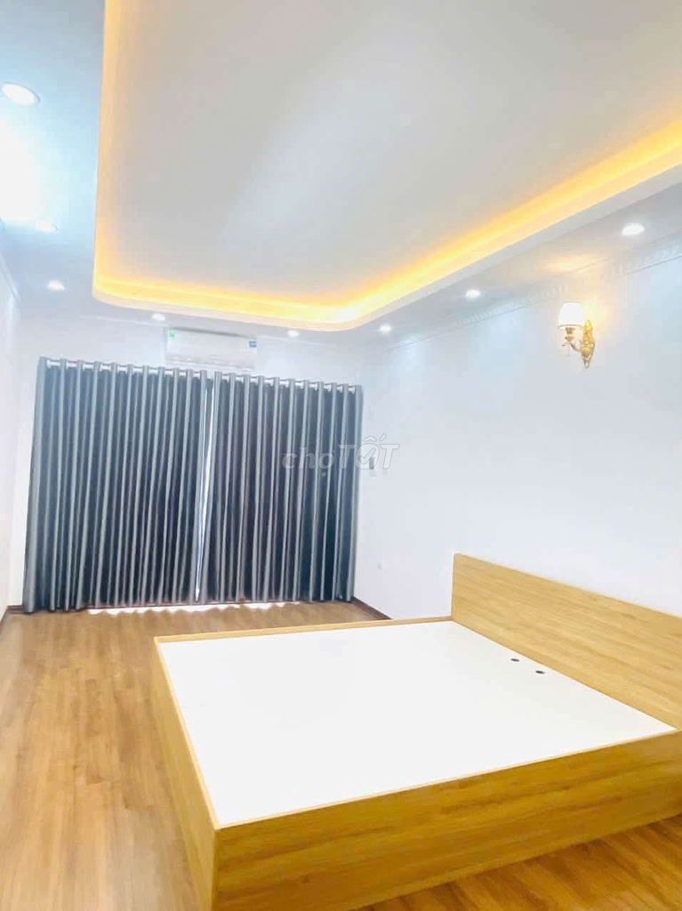 Bát Khối - Cự Khối 017 new five-story, three bedrooms, parking car - only 8 million!