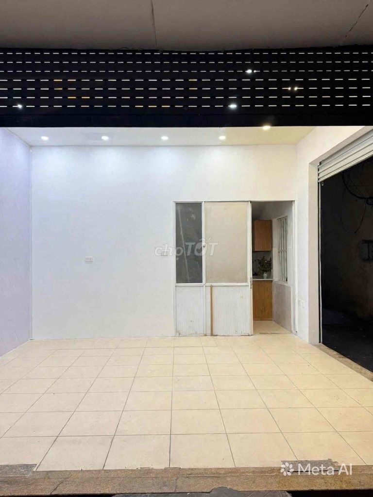 [ corner] 12 million square root four floors Trần Cao Vân Oto entered the house just in the middle of the 12th floor.