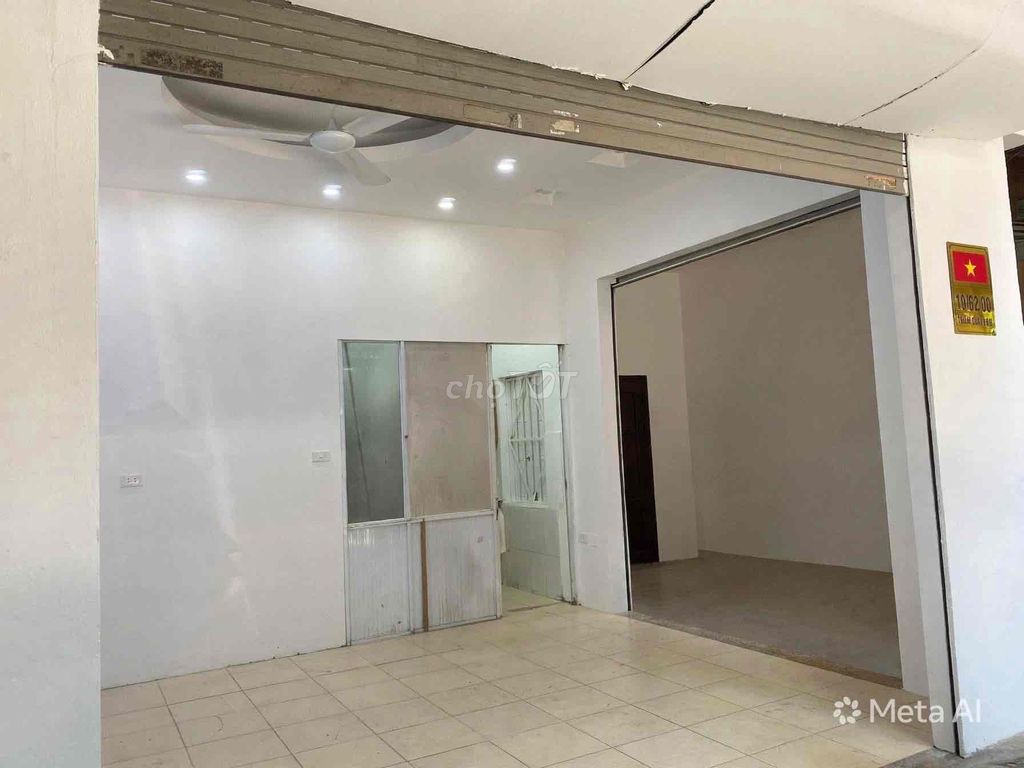 [ corner] 12 million square root four floors Trần Cao Vân Oto entered the house just in the middle of the 12th floor.