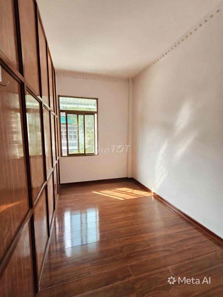 [ corner] 12 million square root four floors Trần Cao Vân Oto entered the house just in the middle of the 12th floor.