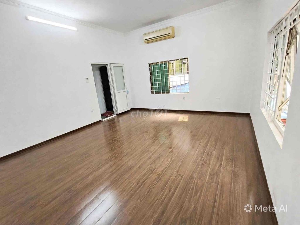 [ corner] 12 million square root four floors Trần Cao Vân Oto entered the house just in the middle of the 12th floor.