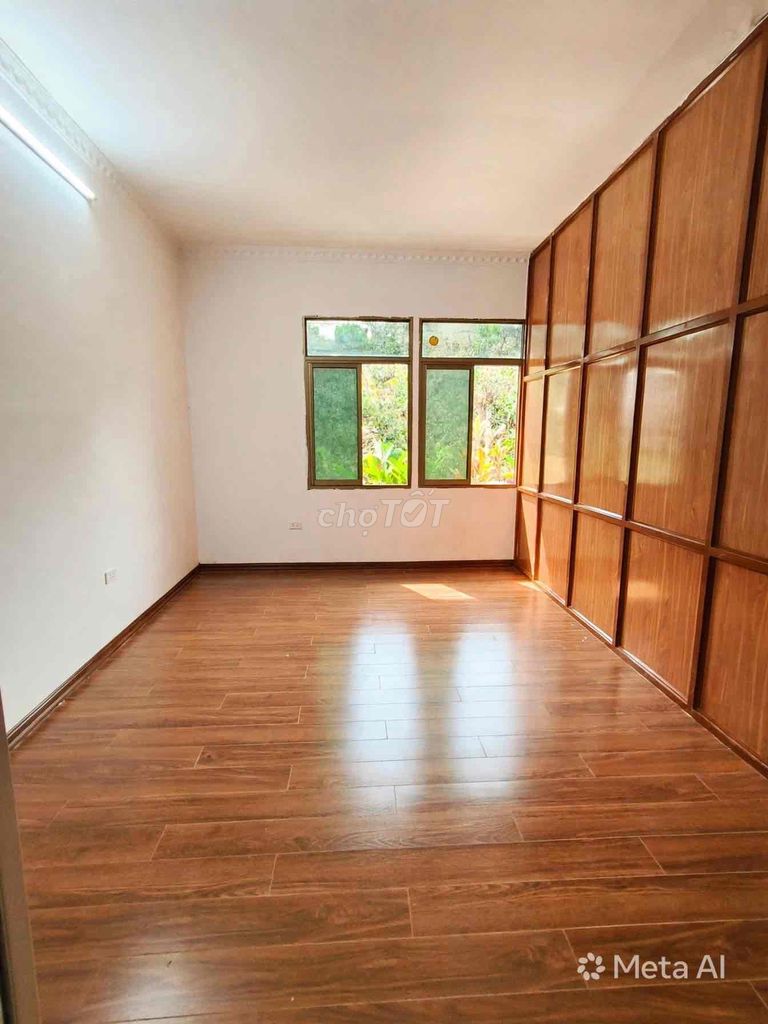 [ corner] 12 million square root four floors Trần Cao Vân Oto entered the house just in the middle of the 12th floor.
