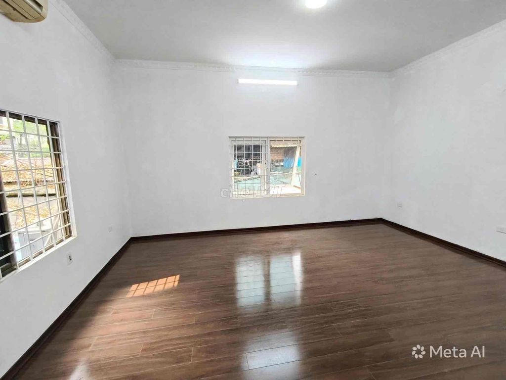 [ corner] 12 million square root four floors Trần Cao Vân Oto entered the house just in the middle of the 12th floor.