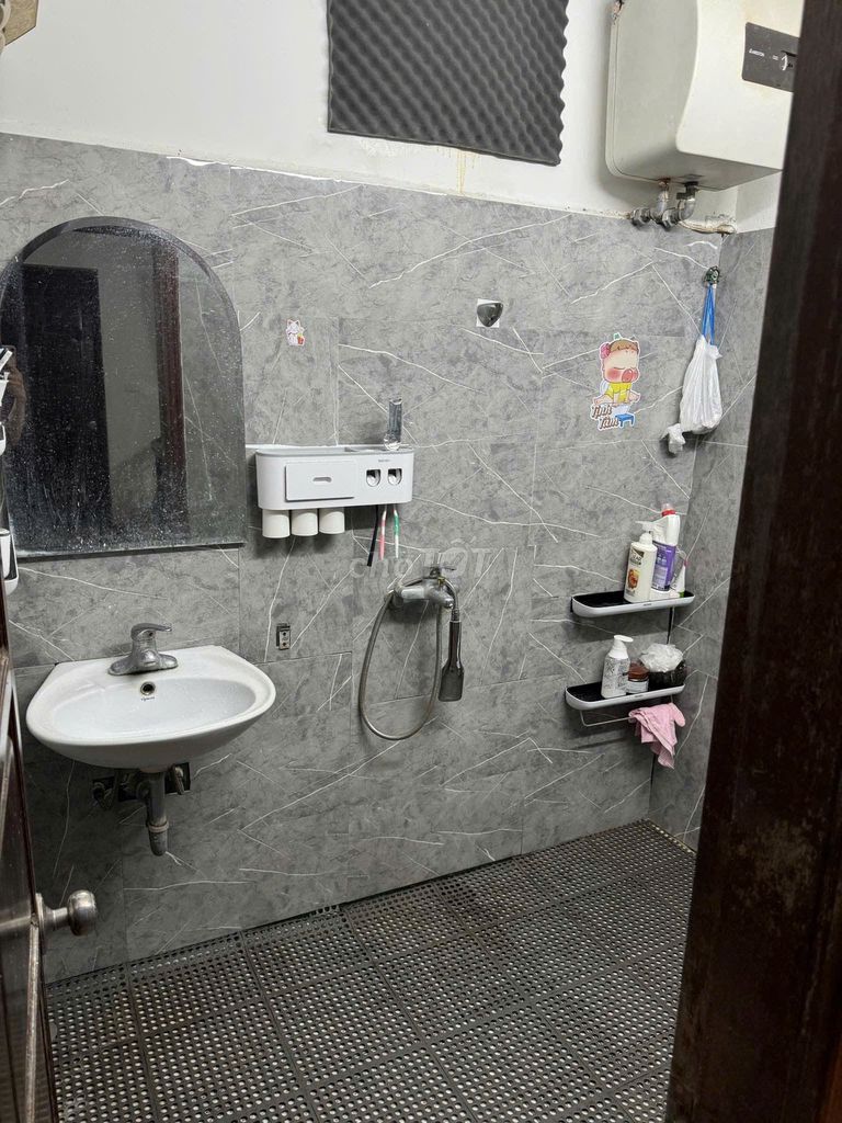 Rent your house 55 m2 x 4 floors, 5 bedrooms, wide enough, nl, university at 1.5 million a month.