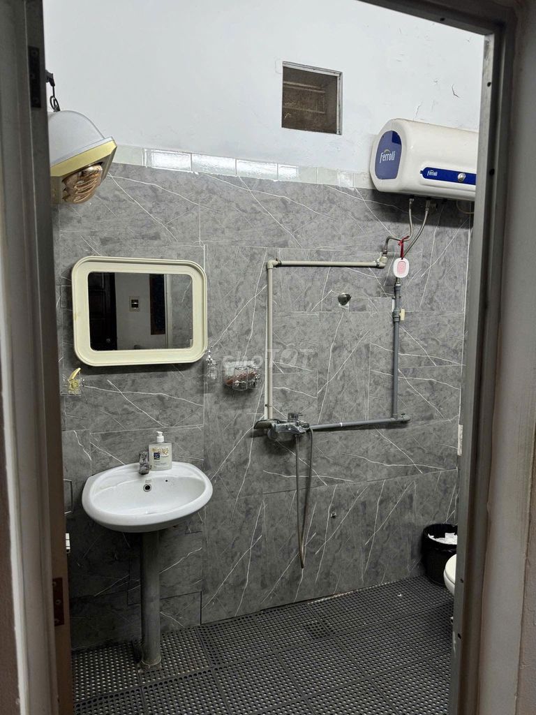 Rent your house 55 m2 x 4 floors, 5 bedrooms, wide enough, nl, university at 1.5 million a month.