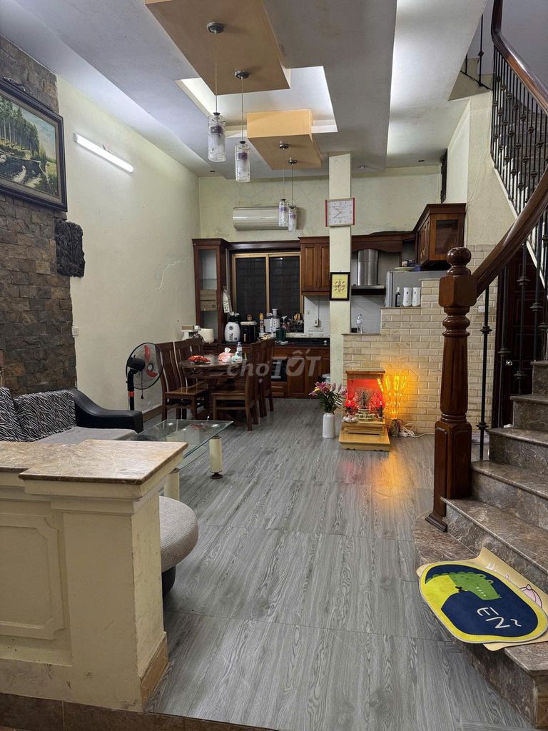 Rent your house 55 m2 x 4 floors, 5 bedrooms, wide enough, nl, university at 1.5 million a month.