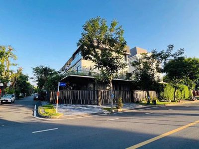 Rent a two-sided mansion on Nguyễn Thị Thập, 7th District.