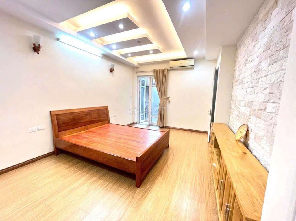 Rent Đội Cấn 40 m2 x 5 floors, 3 bedrooms, the interior is nearly 13 million