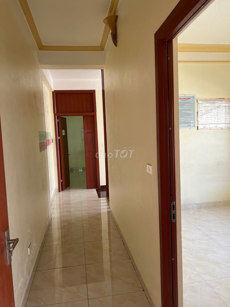 We'll rent it right next to Văn Phú, Hà Đông, the area of 112 meters, 4 floors, 20 million ath.