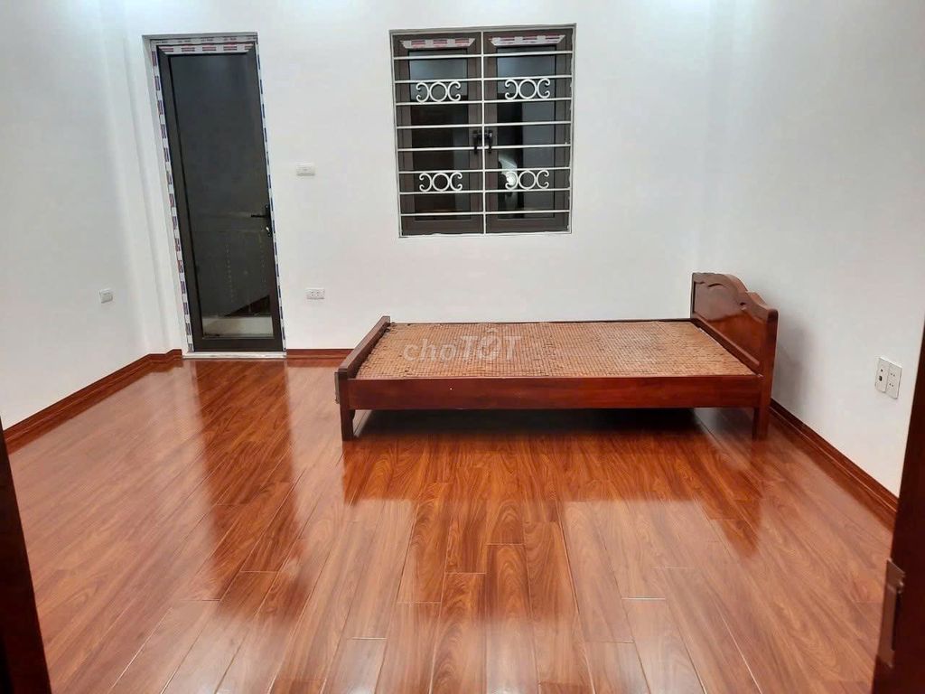 Let's rent the whole house 40 meters, 5 Ts Láng Hạ, 20 meters to the car. Nice new home.