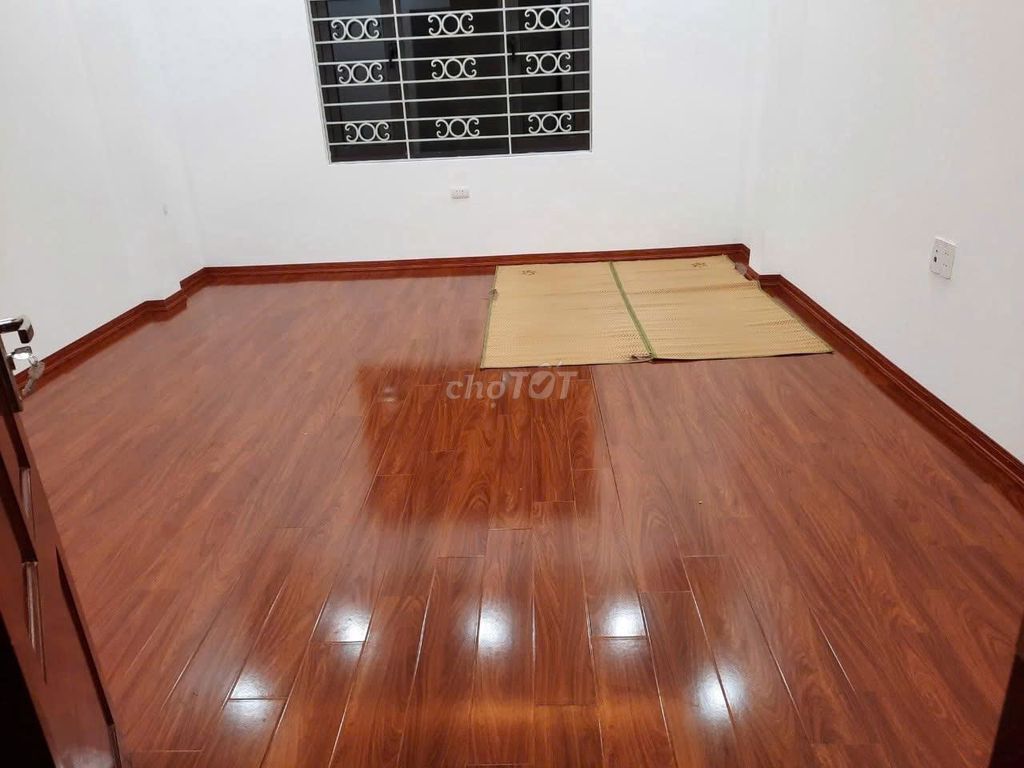 Let's rent the whole house 40 meters, 5 Ts Láng Hạ, 20 meters to the car. Nice new home.