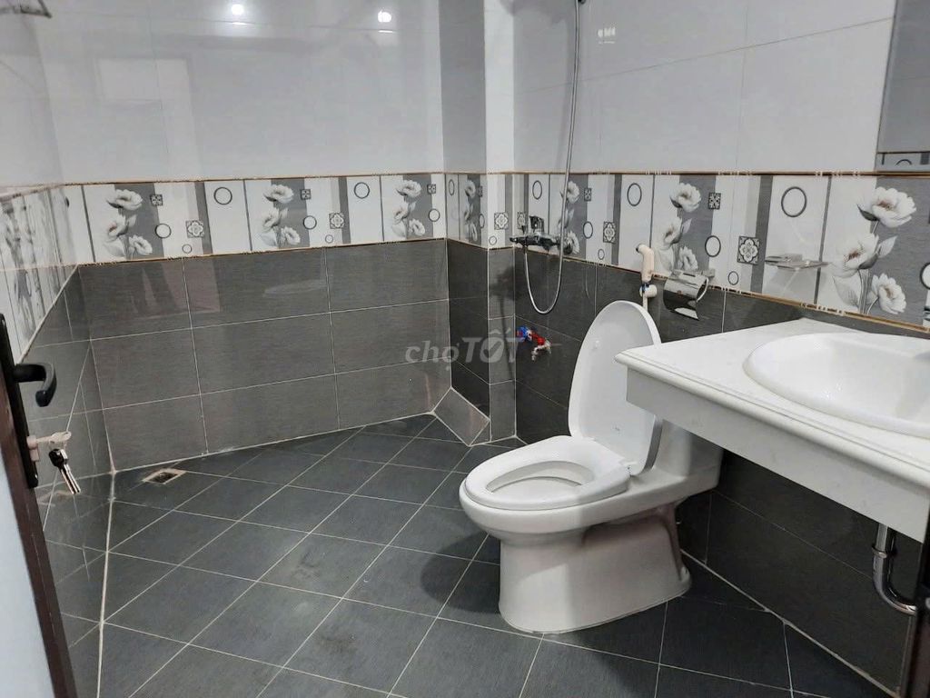 Let's rent the whole house 40 meters, 5 Ts Láng Hạ, 20 meters to the car. Nice new home.