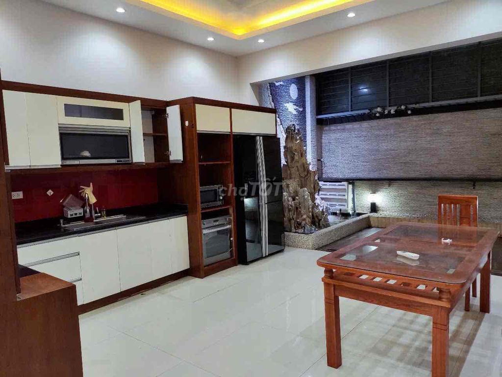 Rent the house right behind Tây Hồ Marshals, fit the office.