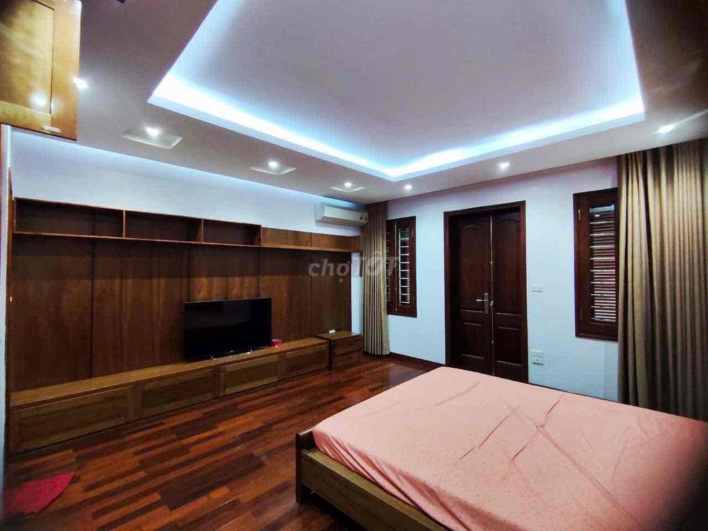 Rent the house right behind Tây Hồ Marshals, fit the office.