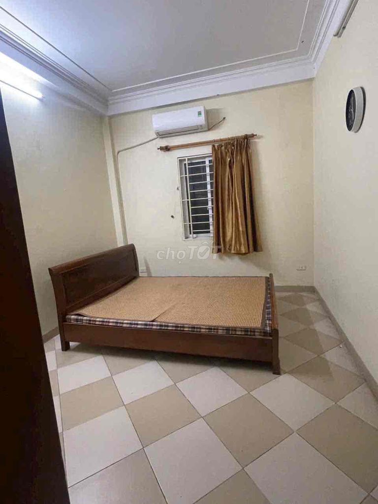 Rent 137 An Dương Vương, 4 bedrooms full of clothes