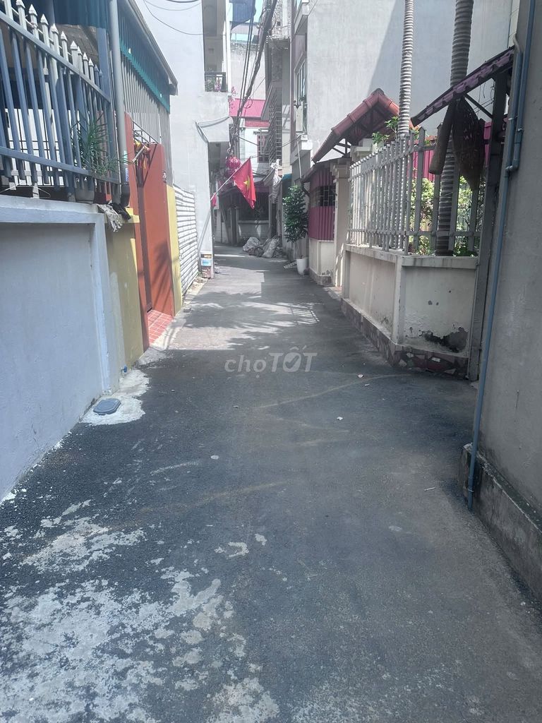 Rent Nguyễn Văn Cừ - 2 bedrooms - Full clothes at -6 million