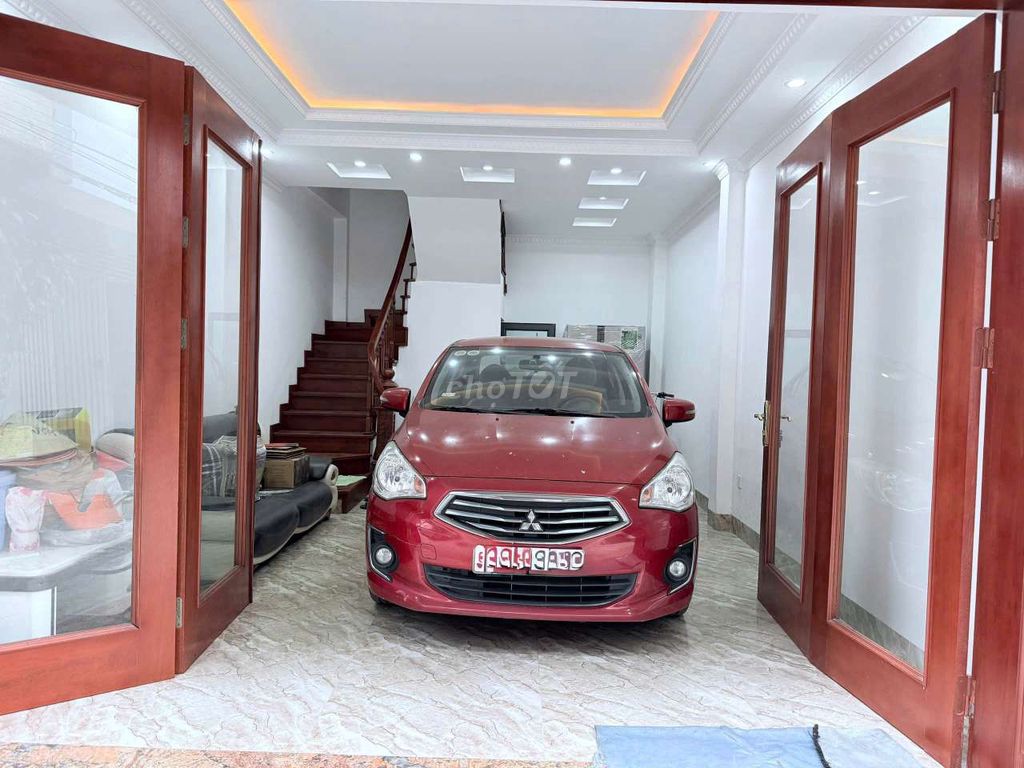 Rent the original six-story apartment at Phúc Lợi.