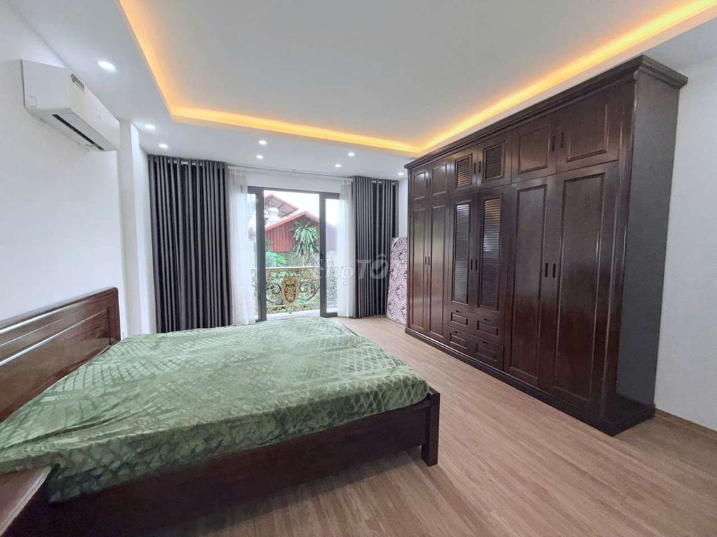 Rent the original six-story apartment at Phúc Lợi.