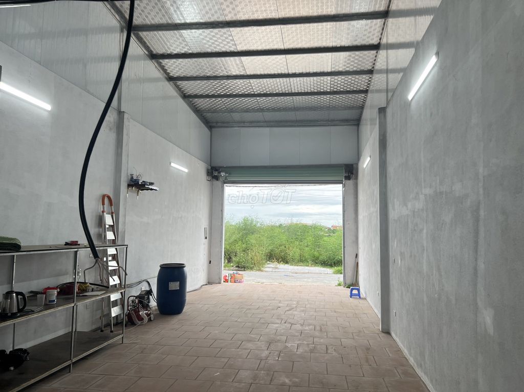 Rent a factory 80 meters, car car car into the house, in the Netherlands, close to Li.