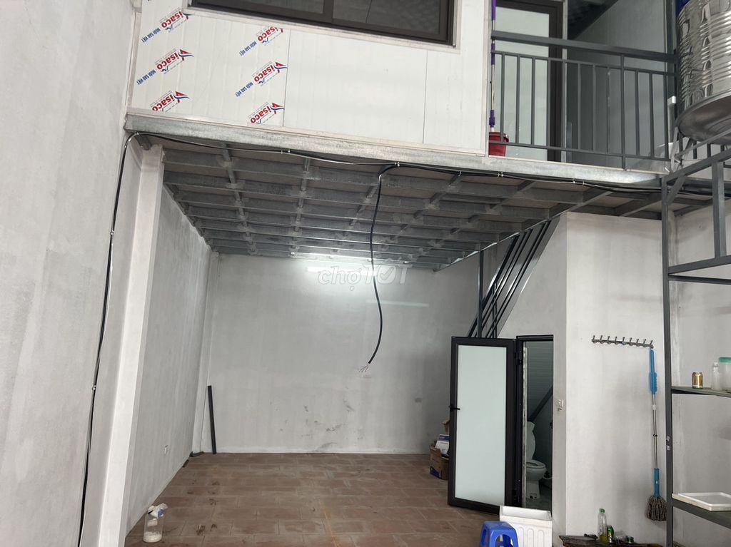 Rent a factory 80 meters, car car car into the house, in the Netherlands, close to Li.