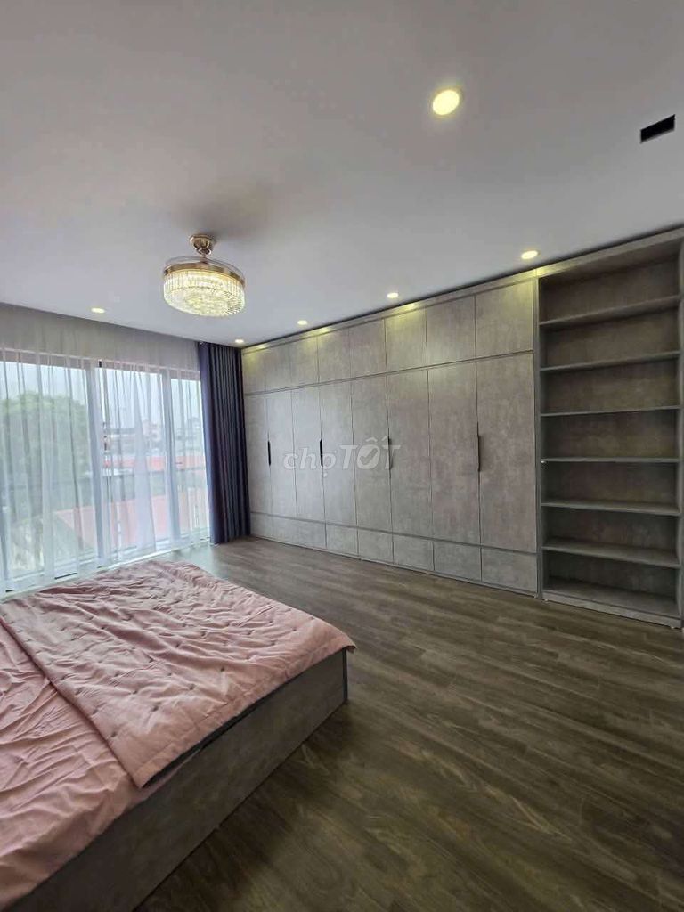 Rent a six-story Sài Đồng-- Full clothes, three bedrooms-- 10 million a month!