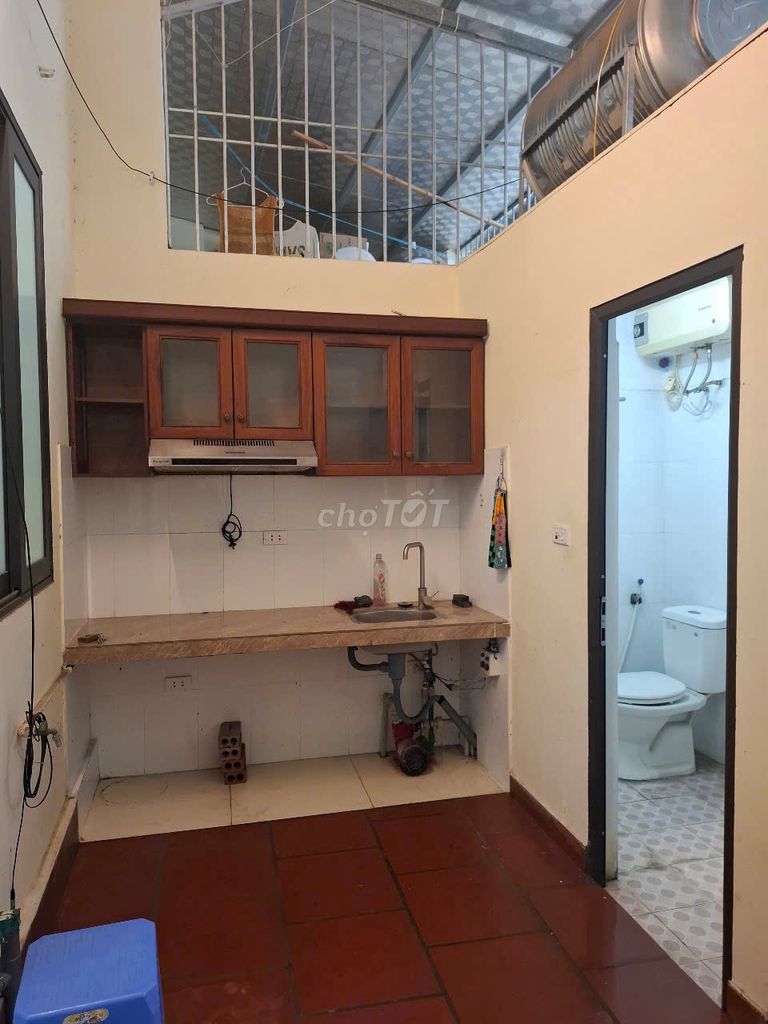 Rent a house at 68 Đội cấn, 20 meters, clean - nice, 2.5 million a month.