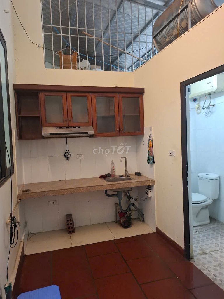 Rent a house at 68 Đội cấn, 20 meters, clean - nice, 2.5 million a month.