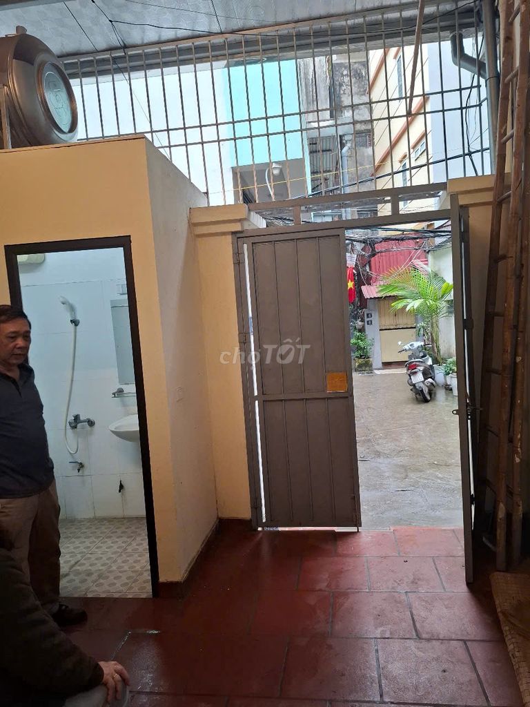 Rent a house at 68 Đội cấn, 20 meters, clean - nice, 2.5 million a month.
